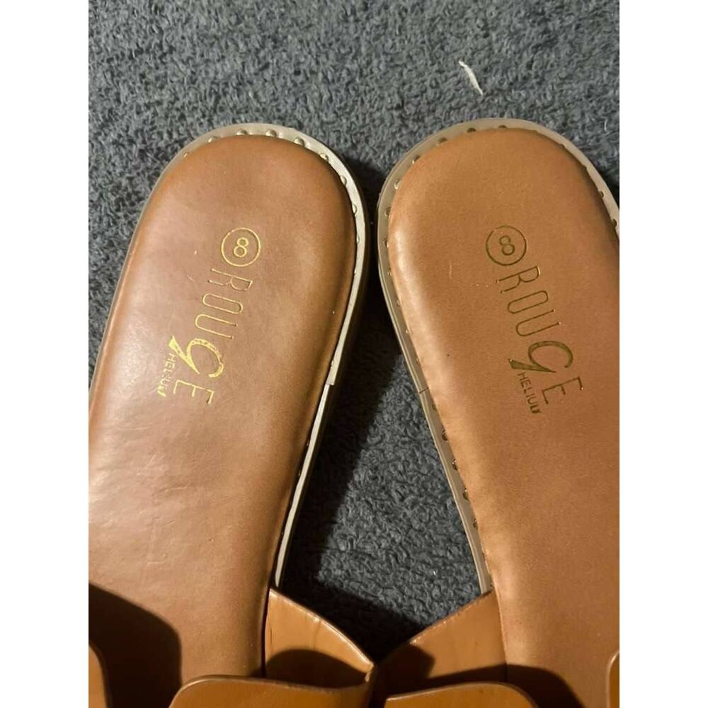 Rouge Sandals Womens 8 Tan Slide Flat Open Toe Slip On Leather Look Studded Edge - Picture 2 of 3